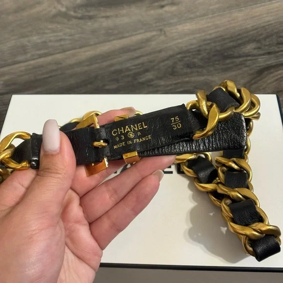 CHANEL‎ Vintage Black Leather Buckle Gold Chain Link Belt, 1990s CHANEL Vintage Black Leather Buckle Gold Chain Link Belt  main image 2